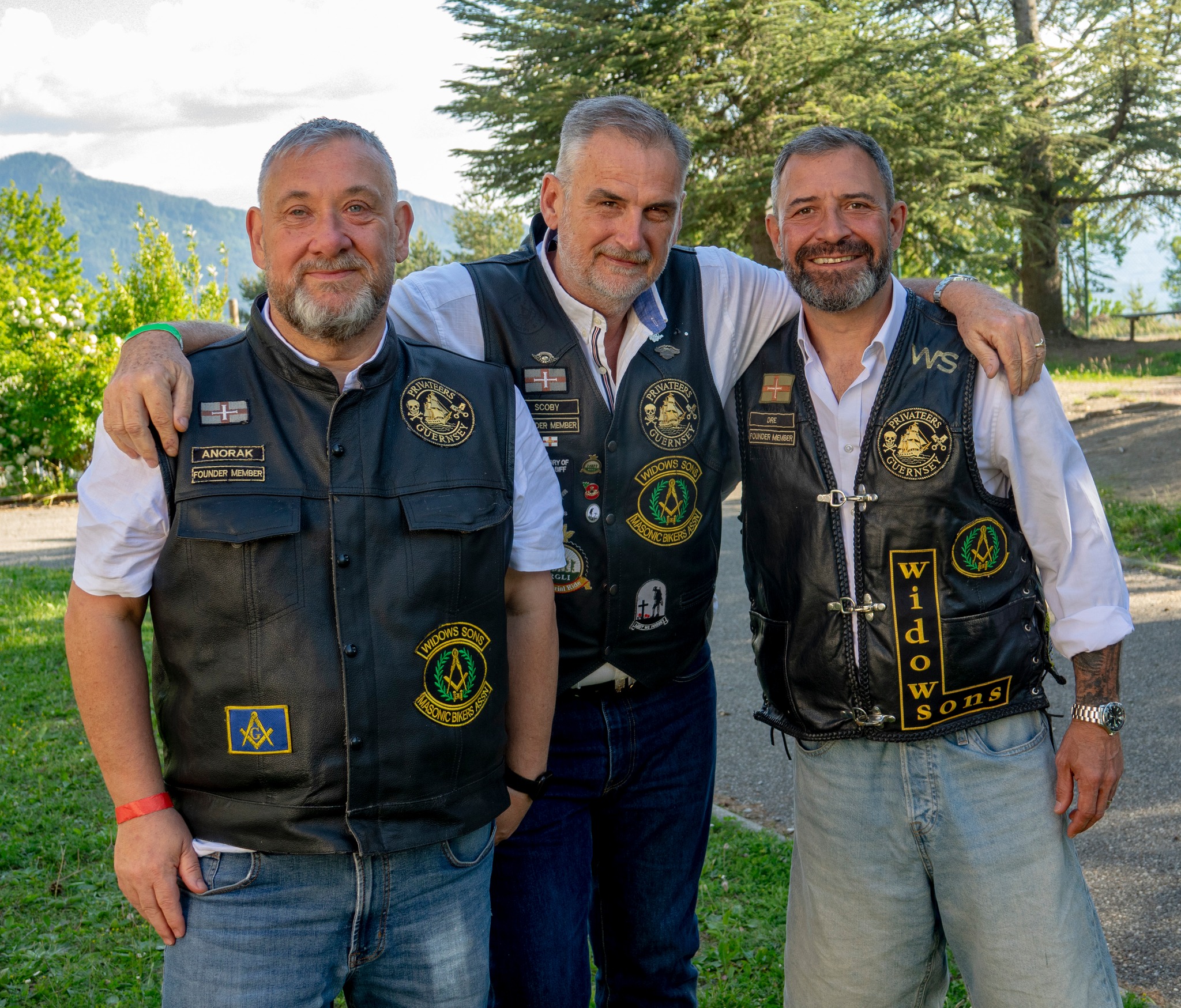 Petit clin d'œil à nos FF de Guernesey.👍
widows-sonsfrance.fr
#widowssons #widowsonsfrance #widowssonsmra #masons #freemasonery #bikers