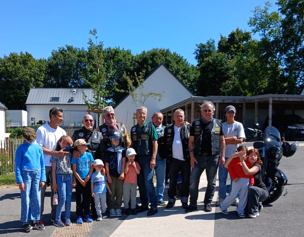 Chapter WSF : Corner Stones.👍
Baptêmes moto au profit de l'association du Village d'Enfants Ensemble (VEE).
Cette structure sociale accueille des enfants marqués durement par des milieux familiaux défaillants.
widows-sonsfrance.fr
#widowssons #widowssonsfrance #widowssonsmra #francmaçon #francmaçonnerie
#bikers