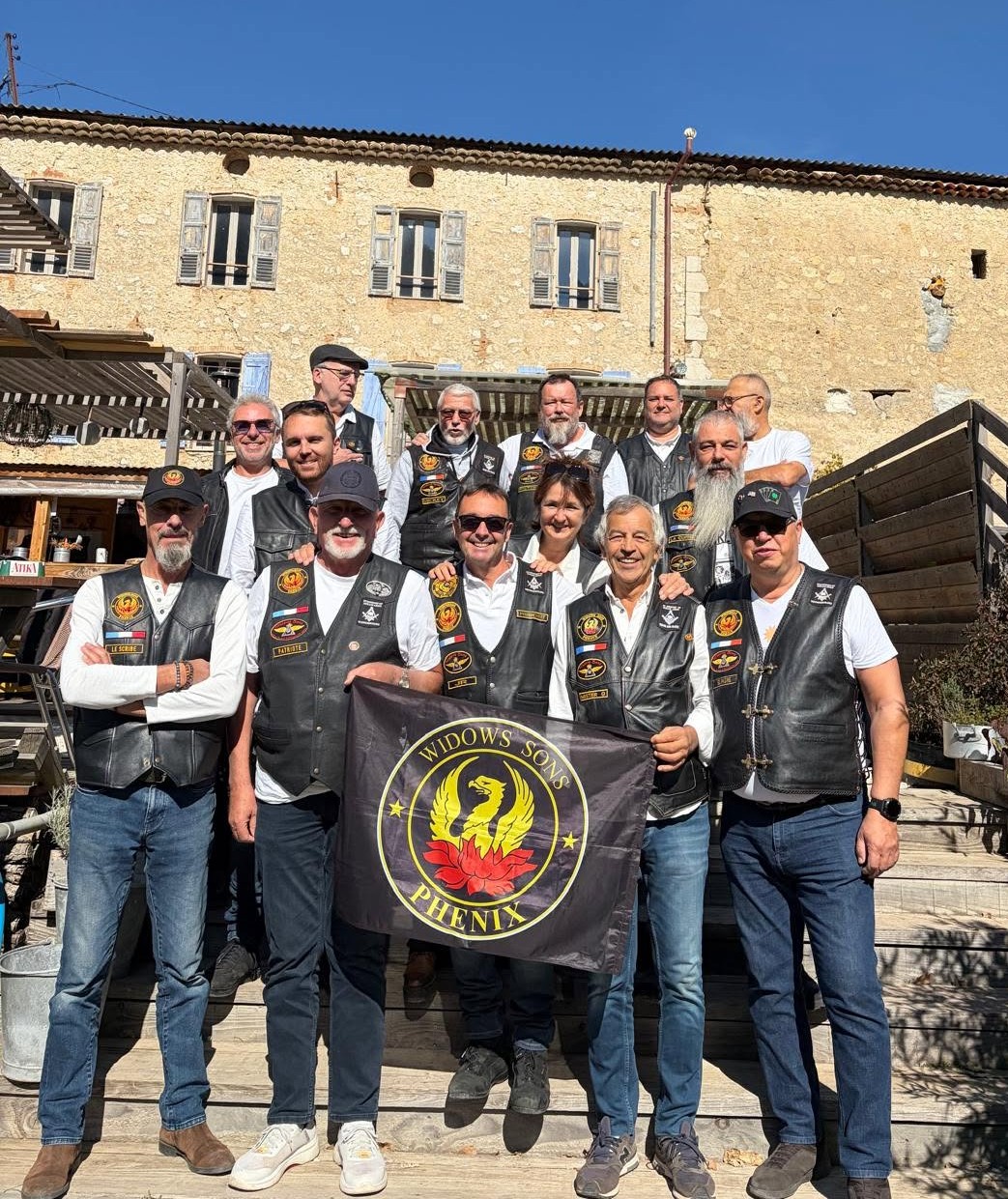 Petit clin d'œil au Chapter PHENIX.🤘
widows-sonsfrance.fr
#widowssons #widowssonsfrance #widowssonsmra #widowssonsfamily #masons #freemasonery #bikers #brothers #systers #motorcycles #harleydavidson